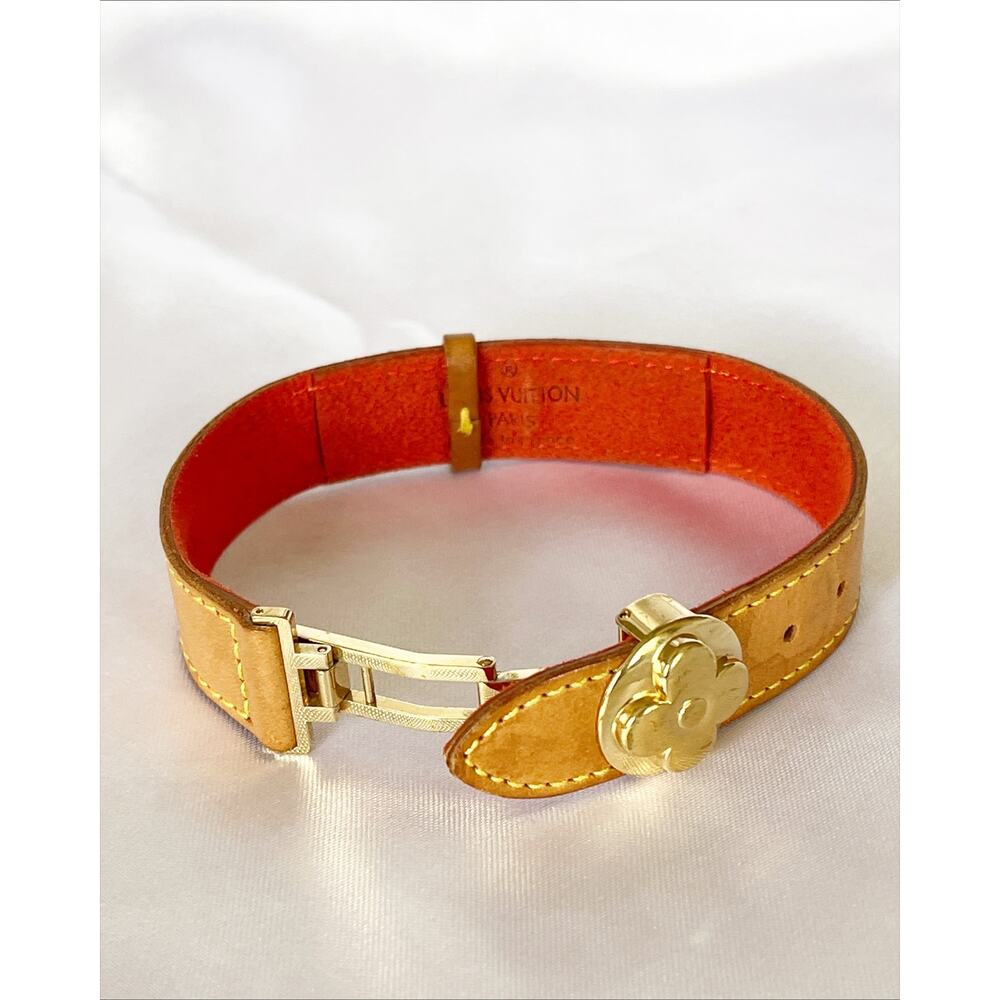LOUIS VUITTON Leather Good Luck Bracelet Tan Vachetta Gold Tone Flower Clasp - Picture 9 of 15